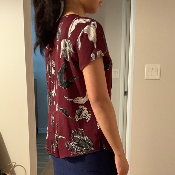 Banana republic size S maroon floral blouse - Picture 2 of 5